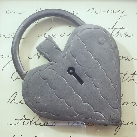 Vintage Metal Heart Shaped Lock Shadowbox 9.5"x9.5"x1.5" - Picture 3 of 4